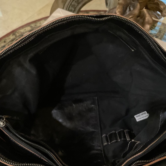 THE SITKA MESSENGER BAG BY KODIAK LEATHER COMPANY - Picture 10 of 11